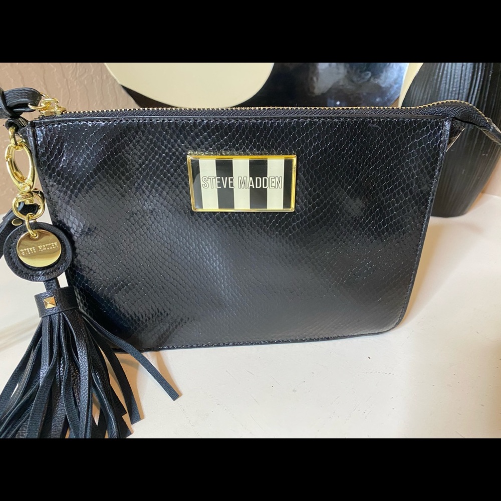 Steve Madden Wristlet (New w/ no tags)